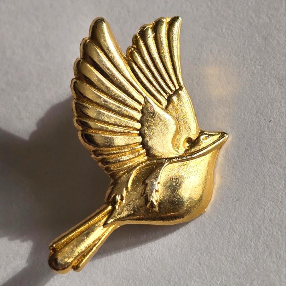 Vintage peace dove brooch lapel pin gold tone flying bird brooch